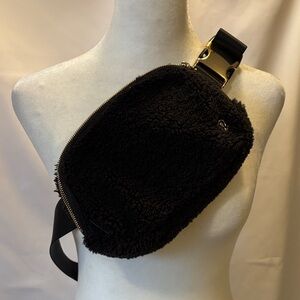 lululemon athletica Black Sherpa Crossbody Belt Bag with Gold Hardware
